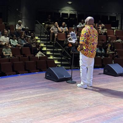 Speaker in the Roberts Mainstage