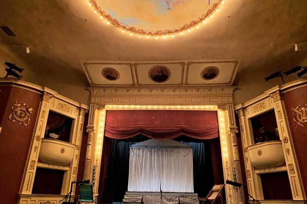 A photo of the Players' set on the Opera House stage